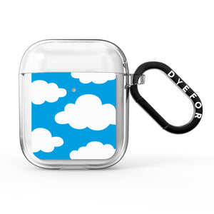 Cartoon-Wolken und blauer Himmel AirPods-Hülle